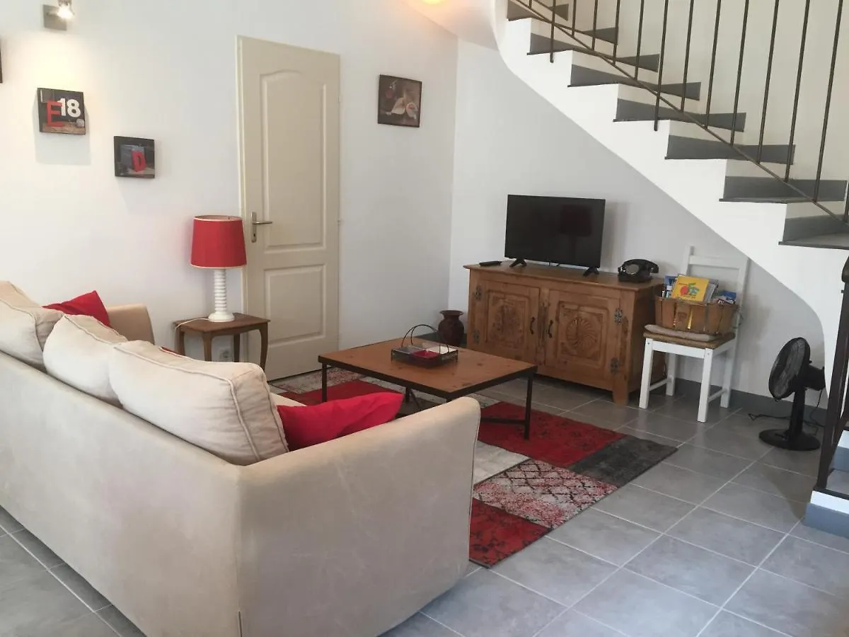 Maison De Vacances Jocelyne Holiday home Lauris 0*,